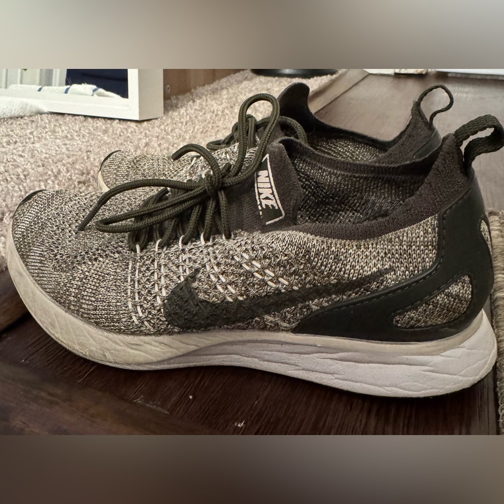 Women’s Nike Shoes | Size 7 | *Used, But Good Condition*